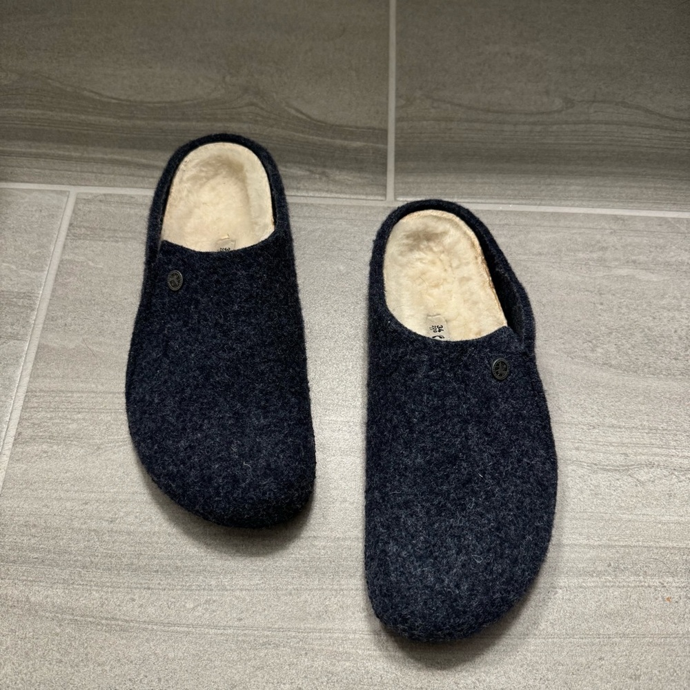 Birkenstock Kids Shoes Felt Slip in Clog Dark Grey
Unisex - EU size 34
